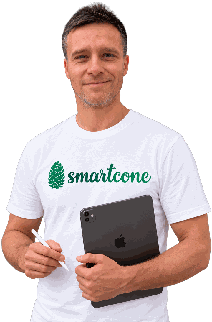 Peter v tričku Smartcone s tabletom